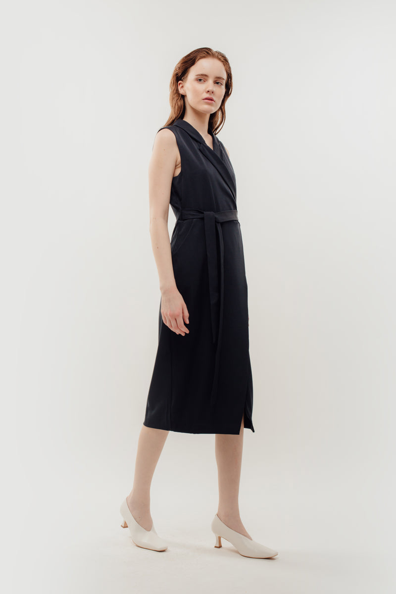 Sleeveless Midi Wrap Dress in Navy – KLARRA